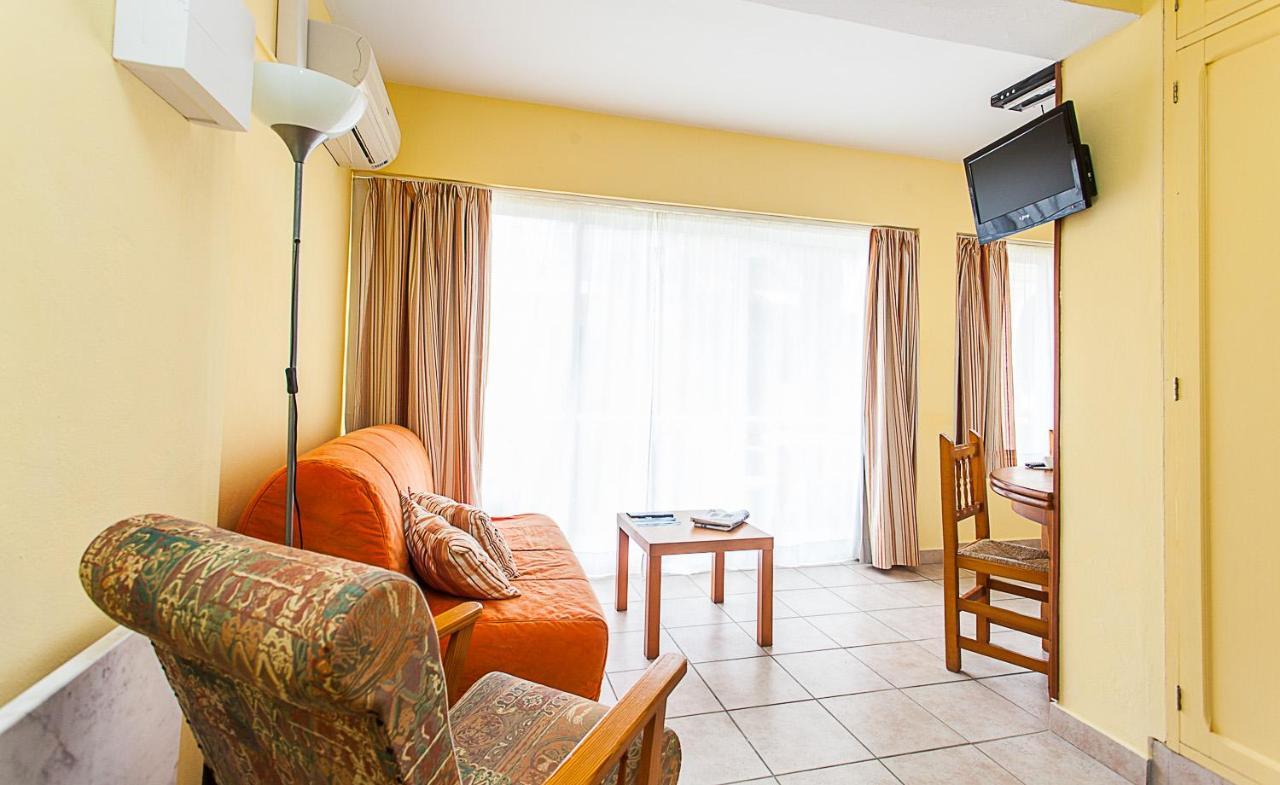 Hostal Doris - Adults Only Colonia de Sant Jordi Bagian luar foto
