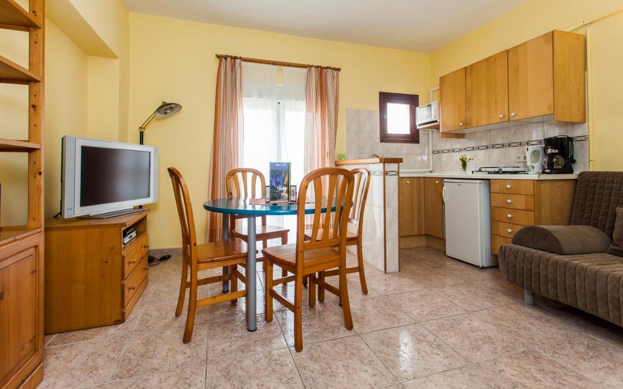 Hostal Doris - Adults Only Colonia de Sant Jordi Bagian luar foto