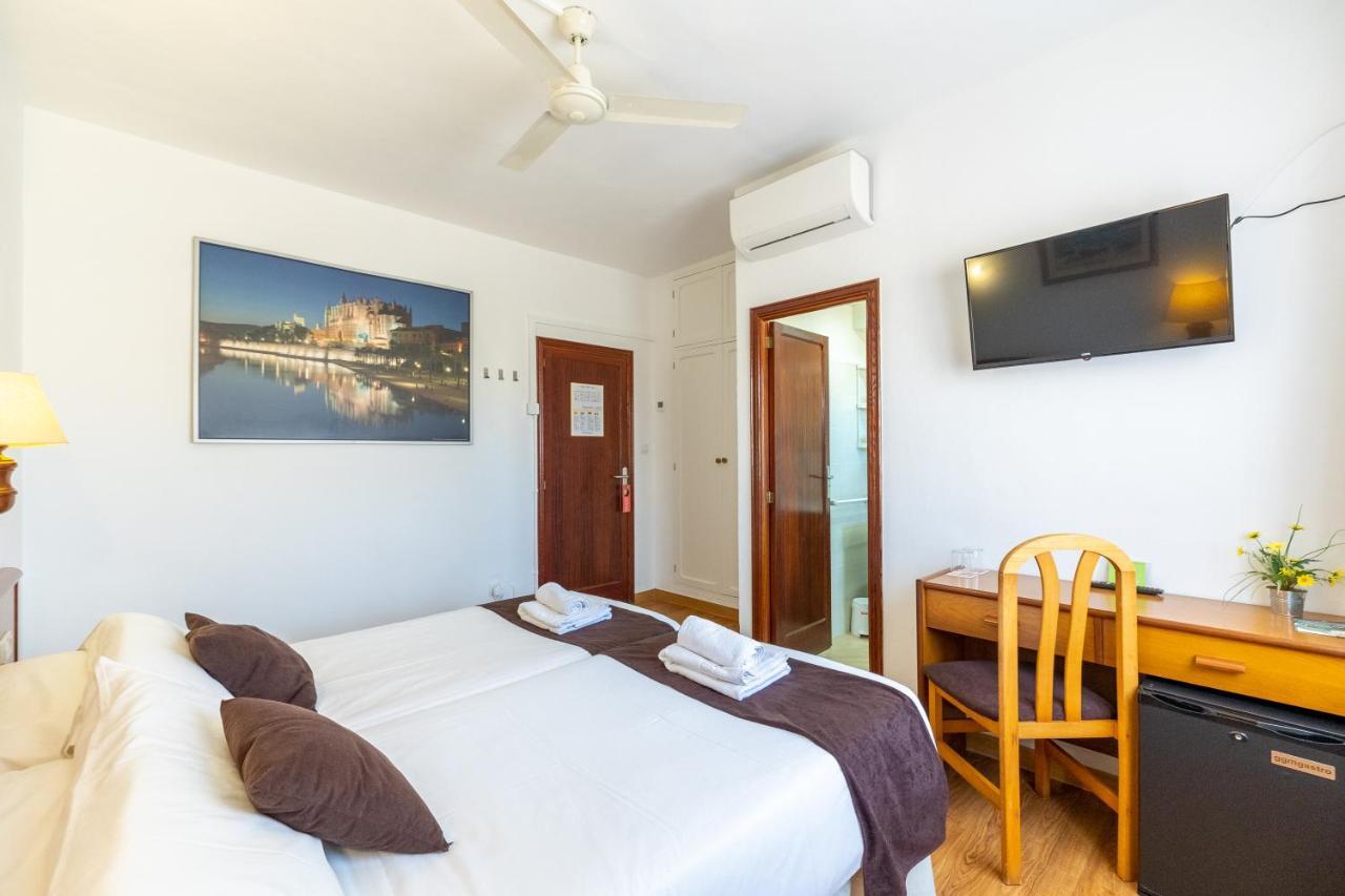 Hostal Doris - Adults Only Colonia de Sant Jordi Bagian luar foto