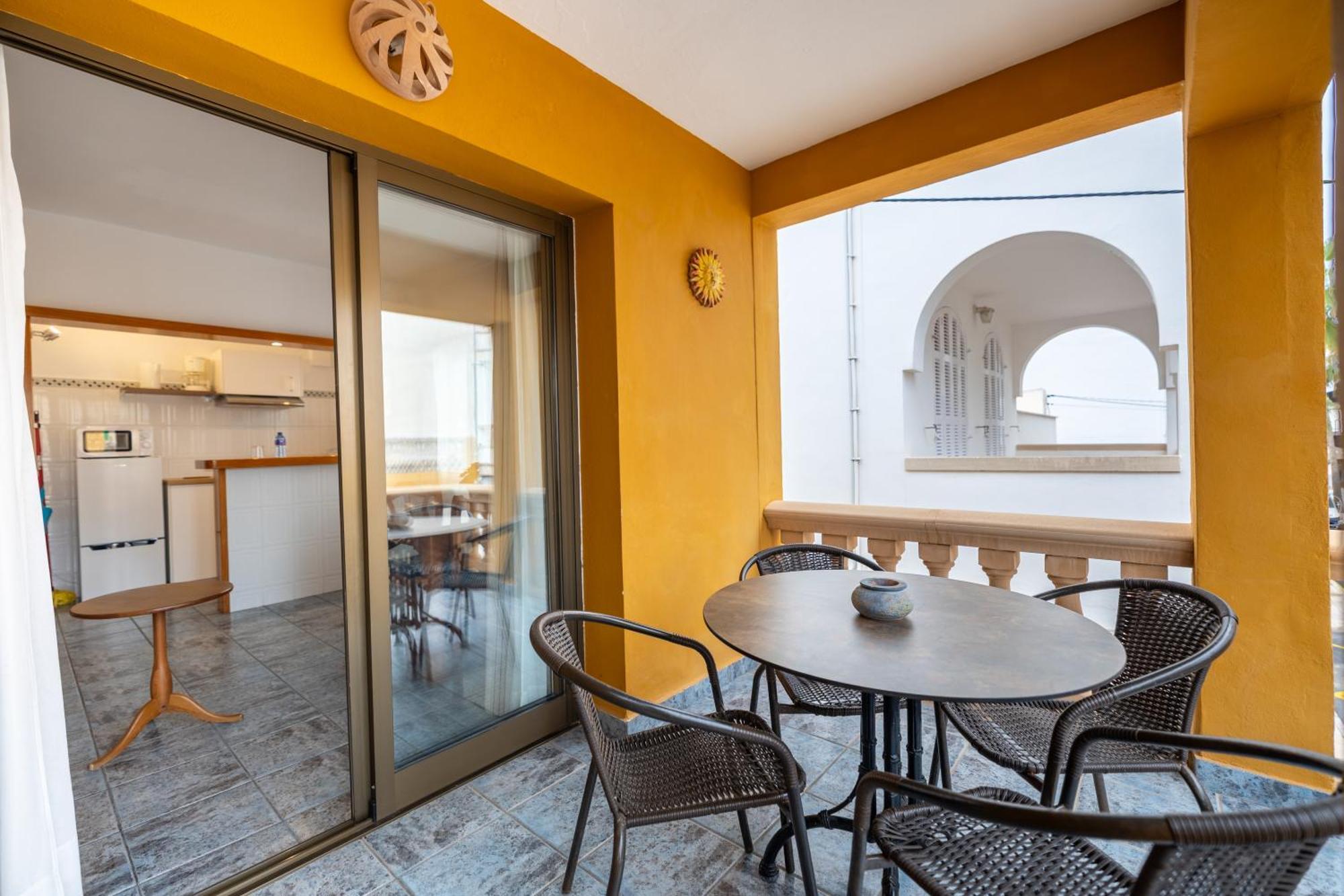 Hostal Doris - Adults Only Colonia de Sant Jordi Ruang foto