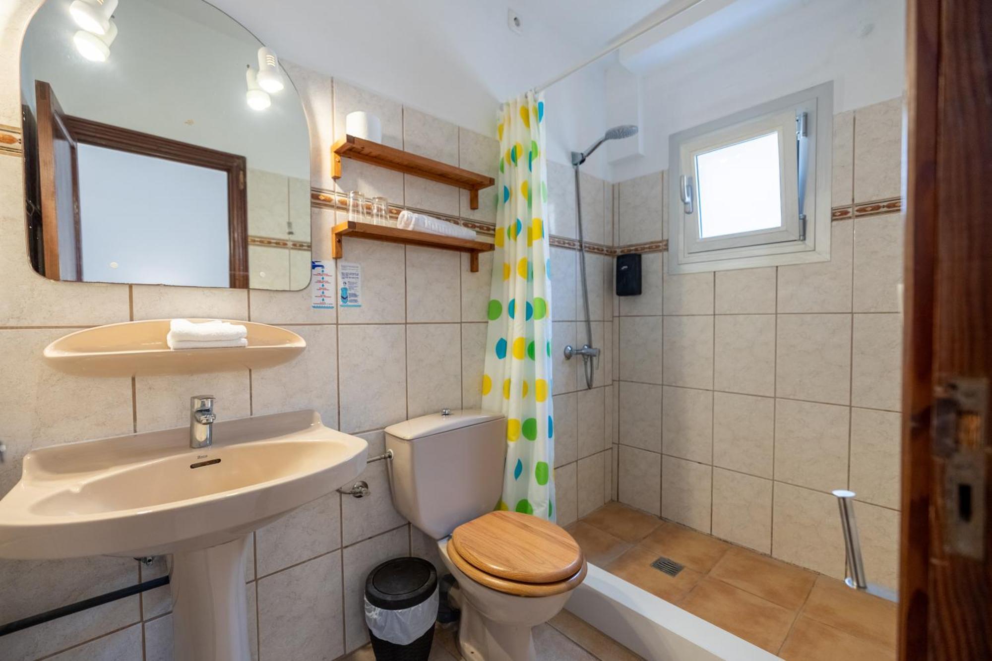 Hostal Doris - Adults Only Colonia de Sant Jordi Ruang foto