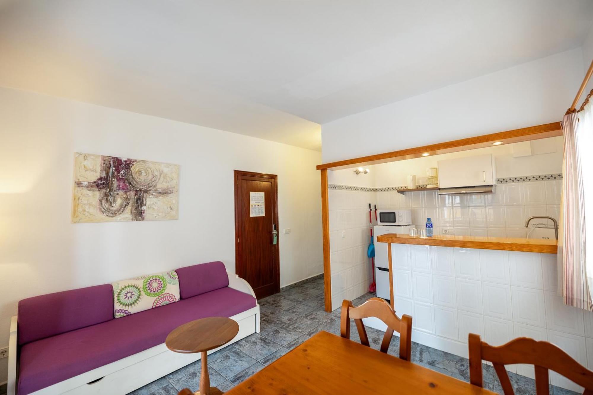 Hostal Doris - Adults Only Colonia de Sant Jordi Ruang foto