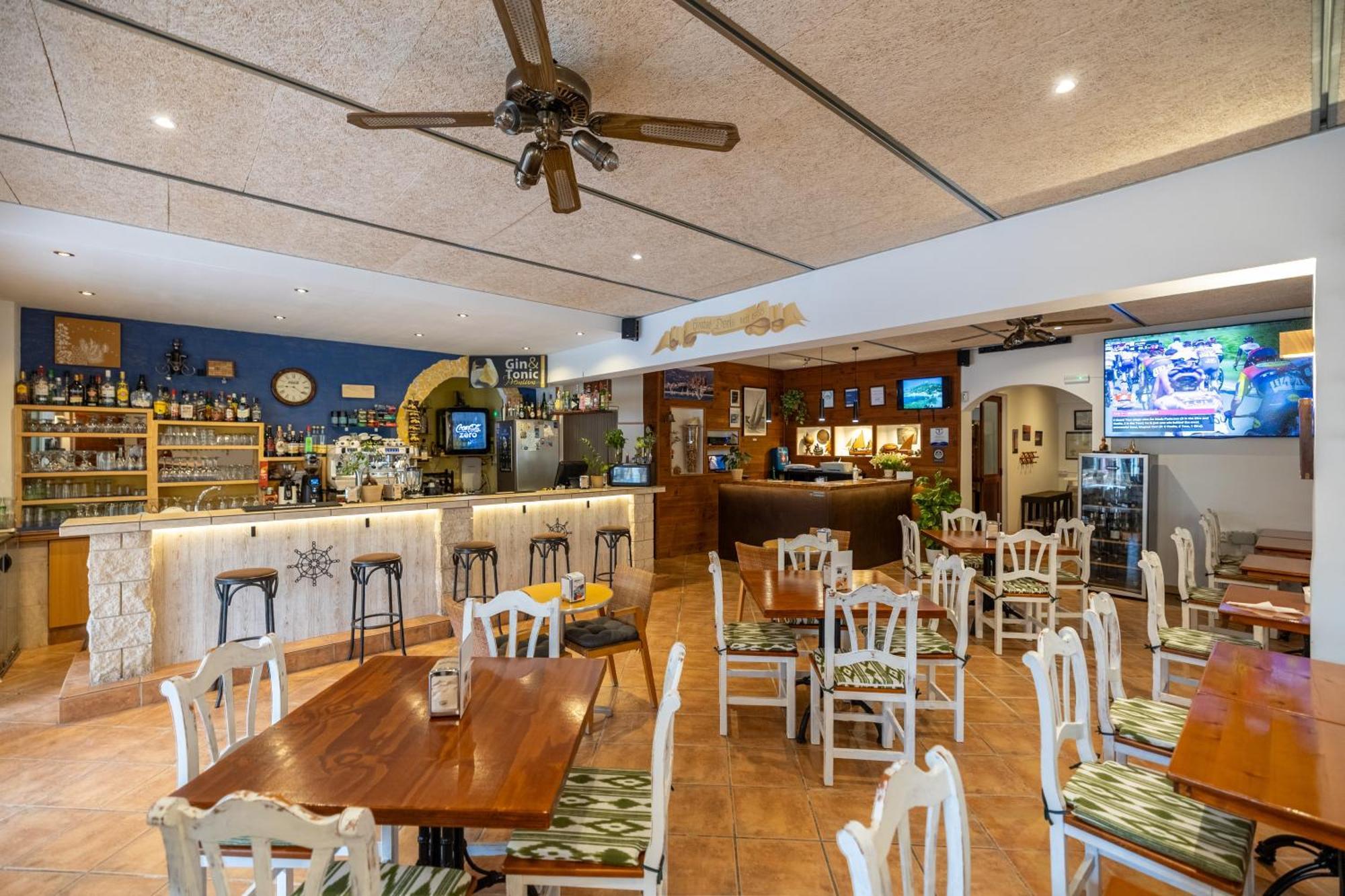 Hostal Doris - Adults Only Colonia de Sant Jordi Bagian luar foto